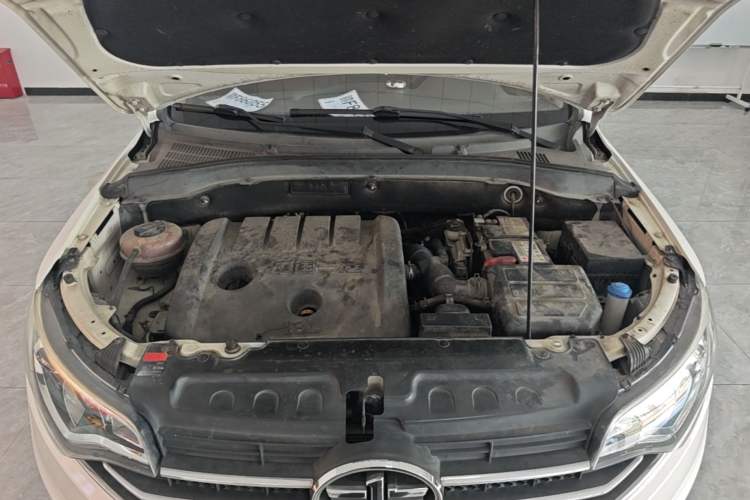 Used FAW Senya R7 2017 1.6L Automatic Prestige Model Engine Bay