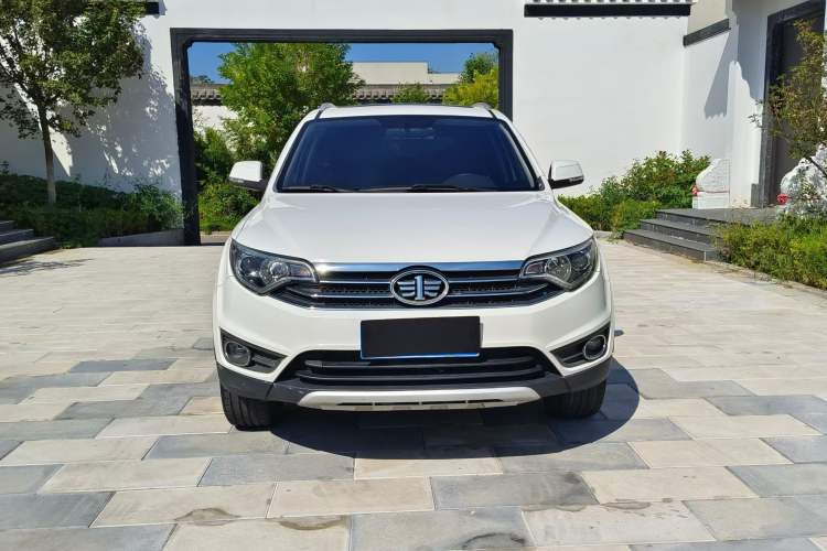 Used FAW Senya R7 2017 1.6L Manual Luxury Model Exterior 1