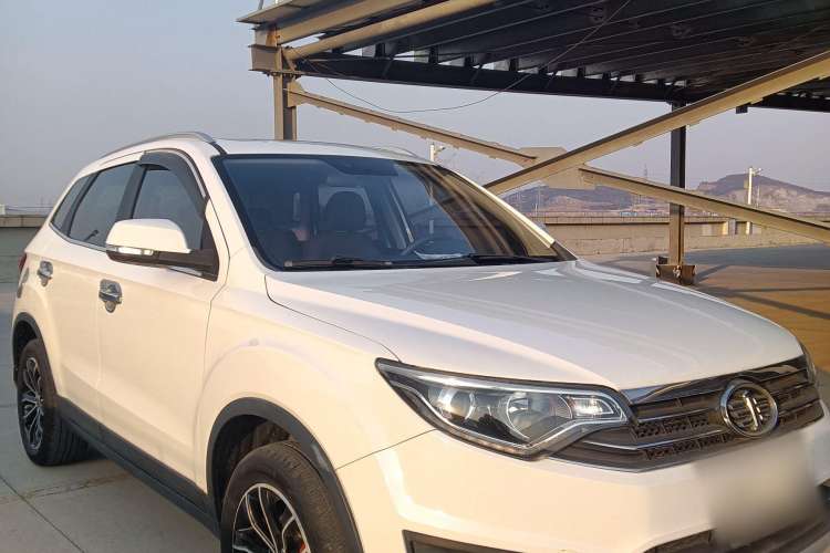 Used FAW Senya R7 2017 1.6L Manual Luxury Model Exterior 1