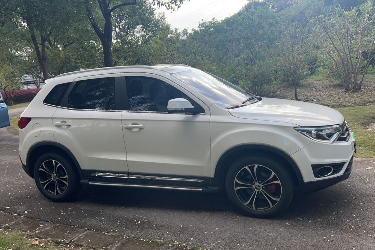 Used FAW Senya R7 2017 1.6L Automatic Prestige Model Exterior 2