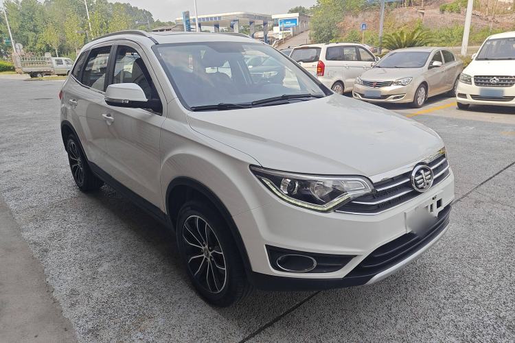 Used FAW Senya R7 2017 1.6L Manual Luxury Model Exterior 2