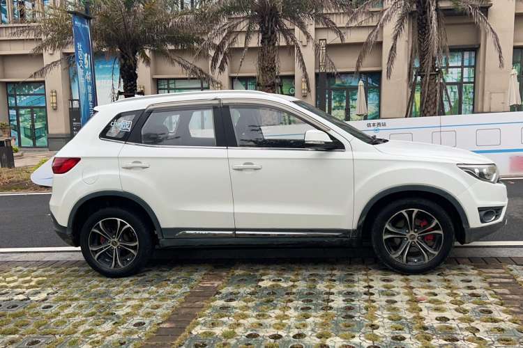 Used FAW Senya R7 2017 1.6L Automatic Luxury Model Exterior 2