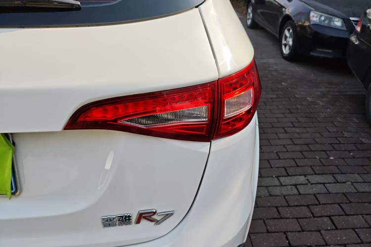 Used FAW Senya R7 2017 1.6L Automatic Smart Version Exterior 3