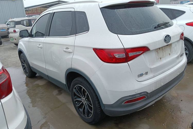 Used FAW Senya R7 2017 1.6L Manual Luxury Model Exterior 3