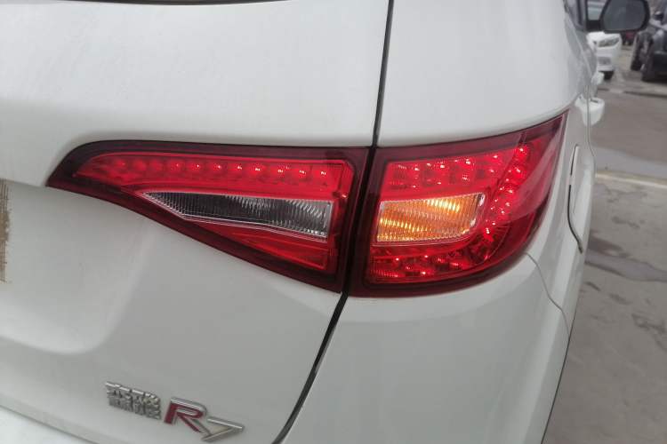 Used FAW Senya R7 2017 1.6L Manual Luxury Model Exterior 3