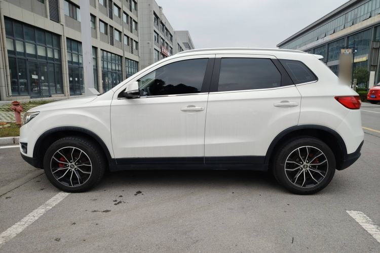 Used FAW Senya R7 2017 1.6L Manual Luxury Model Exterior 3