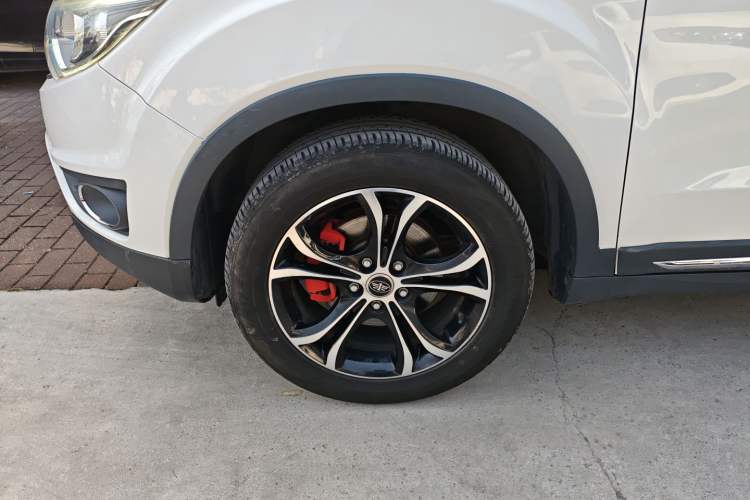 Used FAW Senya R7 2017 1.6L Automatic Smart Version Exterior 4