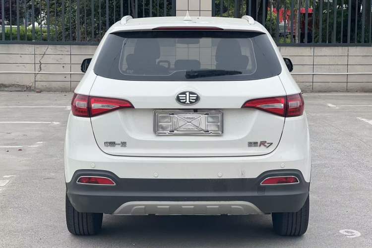 Used FAW Senya R7 2017 Smart Connected Version 1.6L Automatic Zhiyue Model Exterior 4