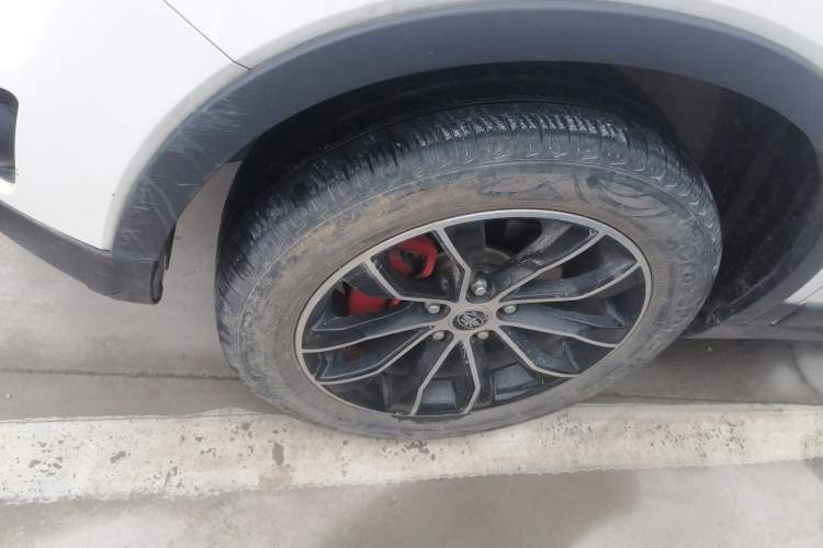 Used FAW Senya R7 2017 1.6L Manual Luxury Model Exterior 4