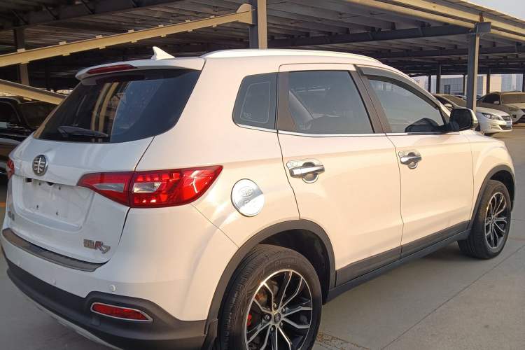 Used FAW Senya R7 2017 1.6L Manual Luxury Model Exterior 4