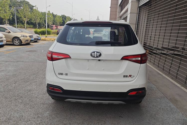 Used FAW Senya R7 2017 1.6L Manual Luxury Model Exterior 4