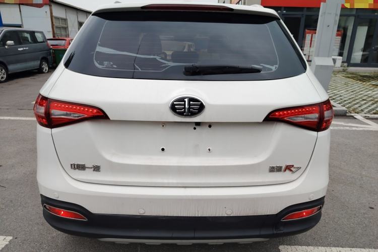 Used FAW Senya R7 2017 1.6L Manual Luxury Model Exterior 4