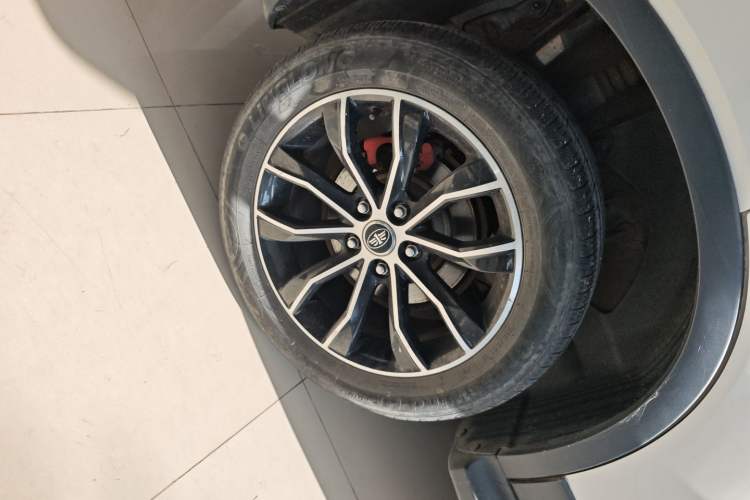 Used FAW Senya R7 2017 1.6L Manual Luxury Model Exterior 4