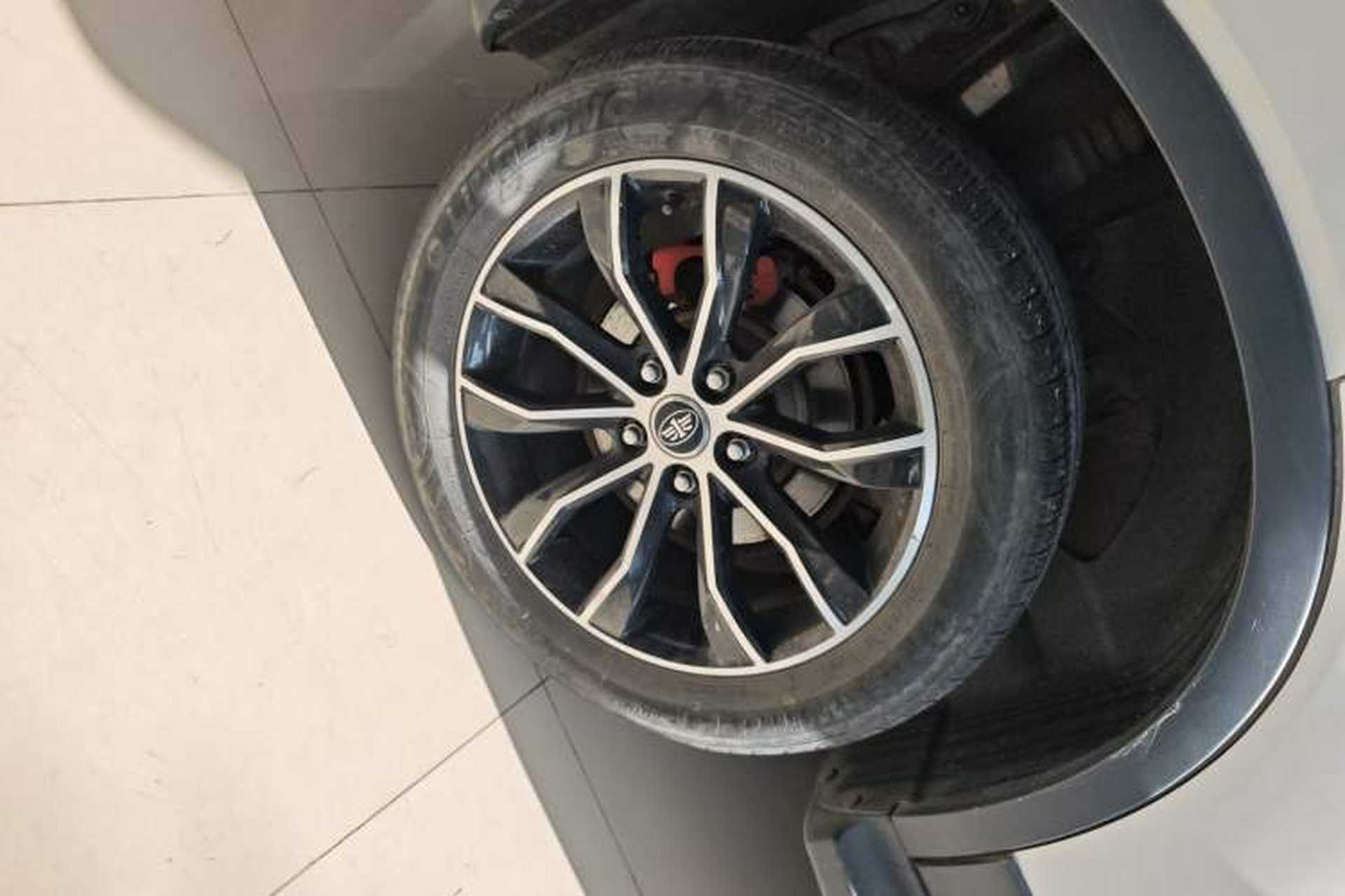 Used FAW Senya R7 2017 1.6L Manual Luxury Model Exterior 4