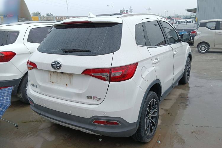 Used FAW Senya R7 2017 1.6L Manual Luxury Model Exterior 5