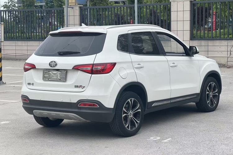 Used FAW Senya R7 2017 Smart Connected Version 1.6L Automatic Zhiyue Model Exterior 5