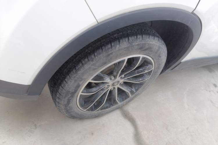 Used FAW Senya R7 2017 1.6L Manual Luxury Model Exterior 5