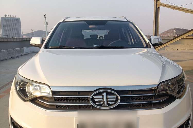 Used FAW Senya R7 2017 1.6L Manual Luxury Model Exterior 5