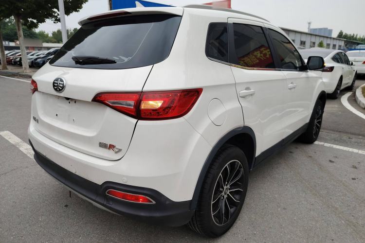 Used FAW Senya R7 2017 1.6L Manual Luxury Model Exterior 5