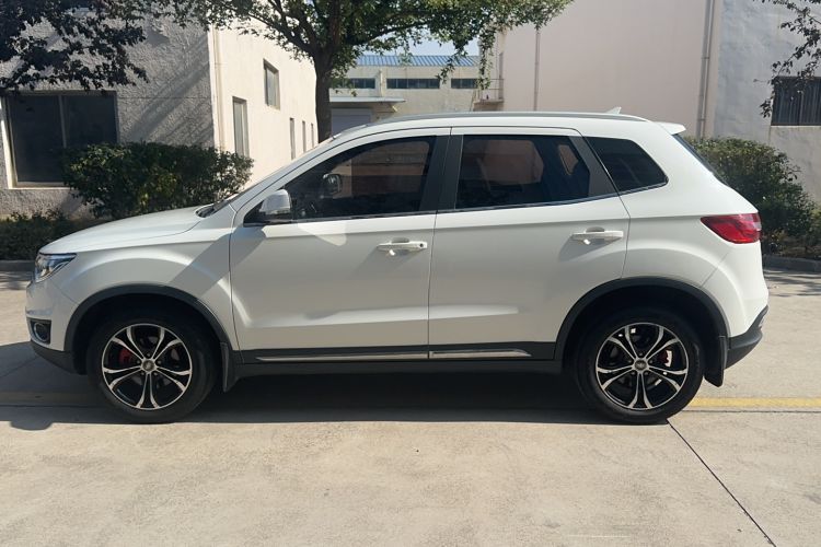 Used FAW Senya R7 2017 1.6L Automatic Luxury Model Exterior 5