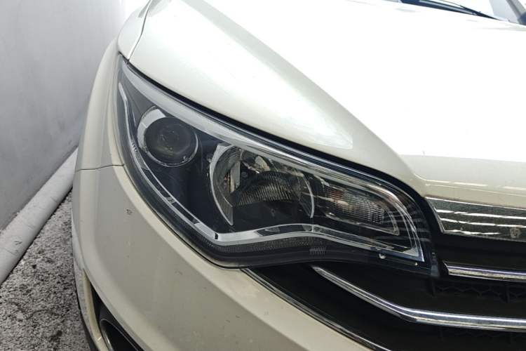 Used FAW Senya R7 2017 1.6L Manual Smart Model Exterior 6