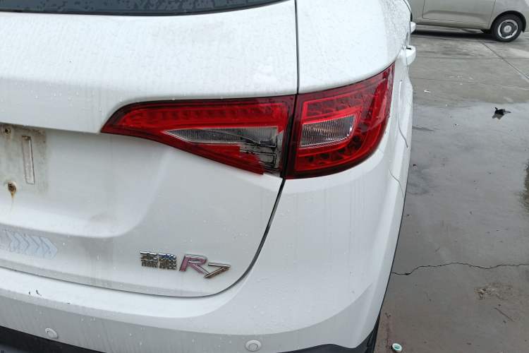 Used FAW Senya R7 2017 1.6L Manual Luxury Model Exterior 6
