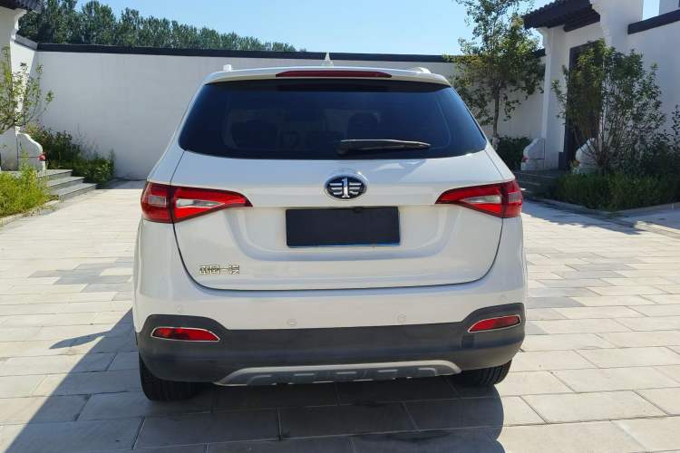Used FAW Senya R7 2017 1.6L Manual Luxury Model Exterior 6