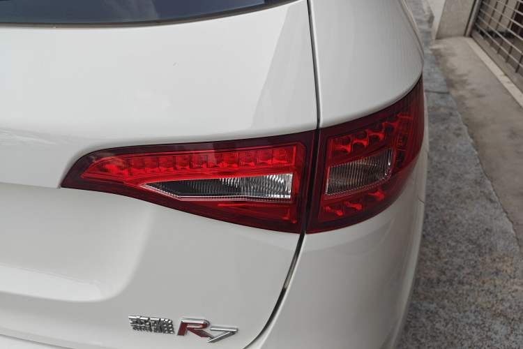 Used FAW Senya R7 2017 1.6L Manual Luxury Model Exterior 6