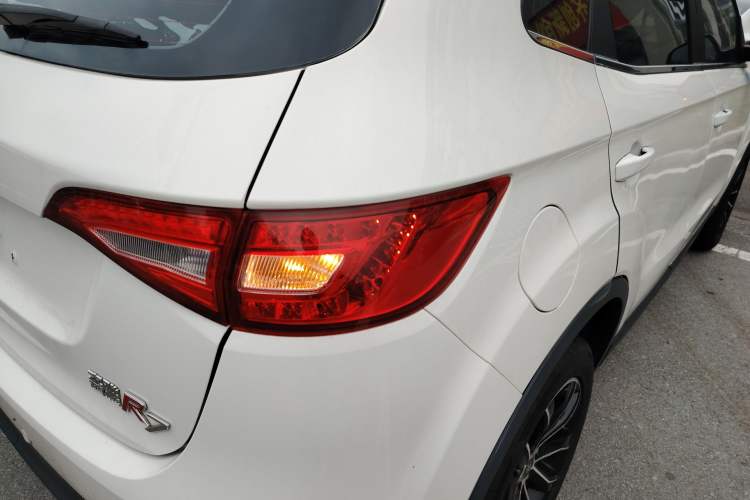 Used FAW Senya R7 2017 1.6L Manual Luxury Model Exterior 6
