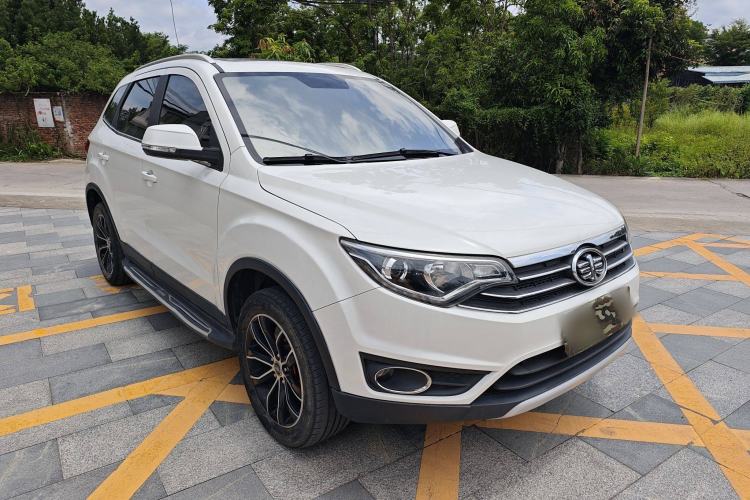 Used FAW Senya R7 2017 1.6L Manual Luxury Model Exterior 6