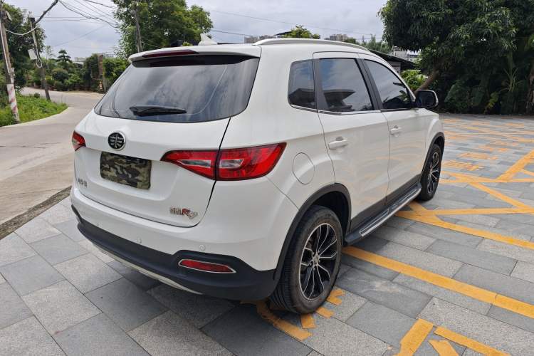 Used FAW Senya R7 2017 1.6L Manual Luxury Model Exterior 7