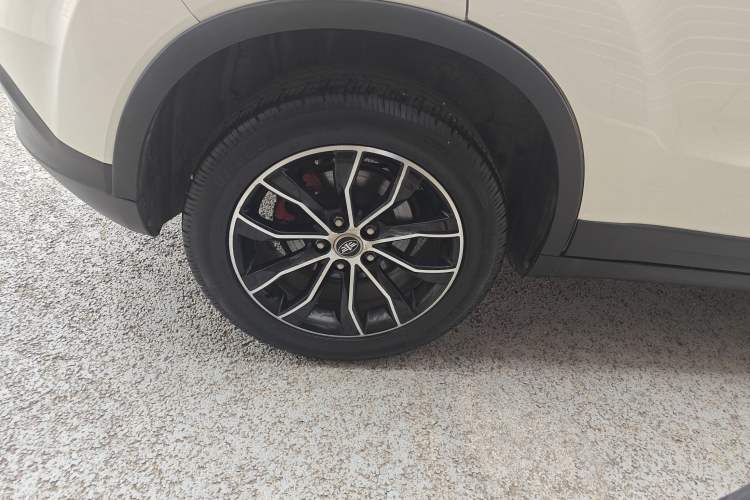 Used FAW Senya R7 2017 1.6L Manual Luxury Model Exterior 8