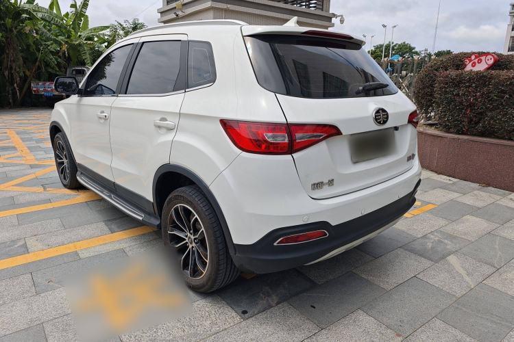 Used FAW Senya R7 2017 1.6L Manual Luxury Model Exterior 8
