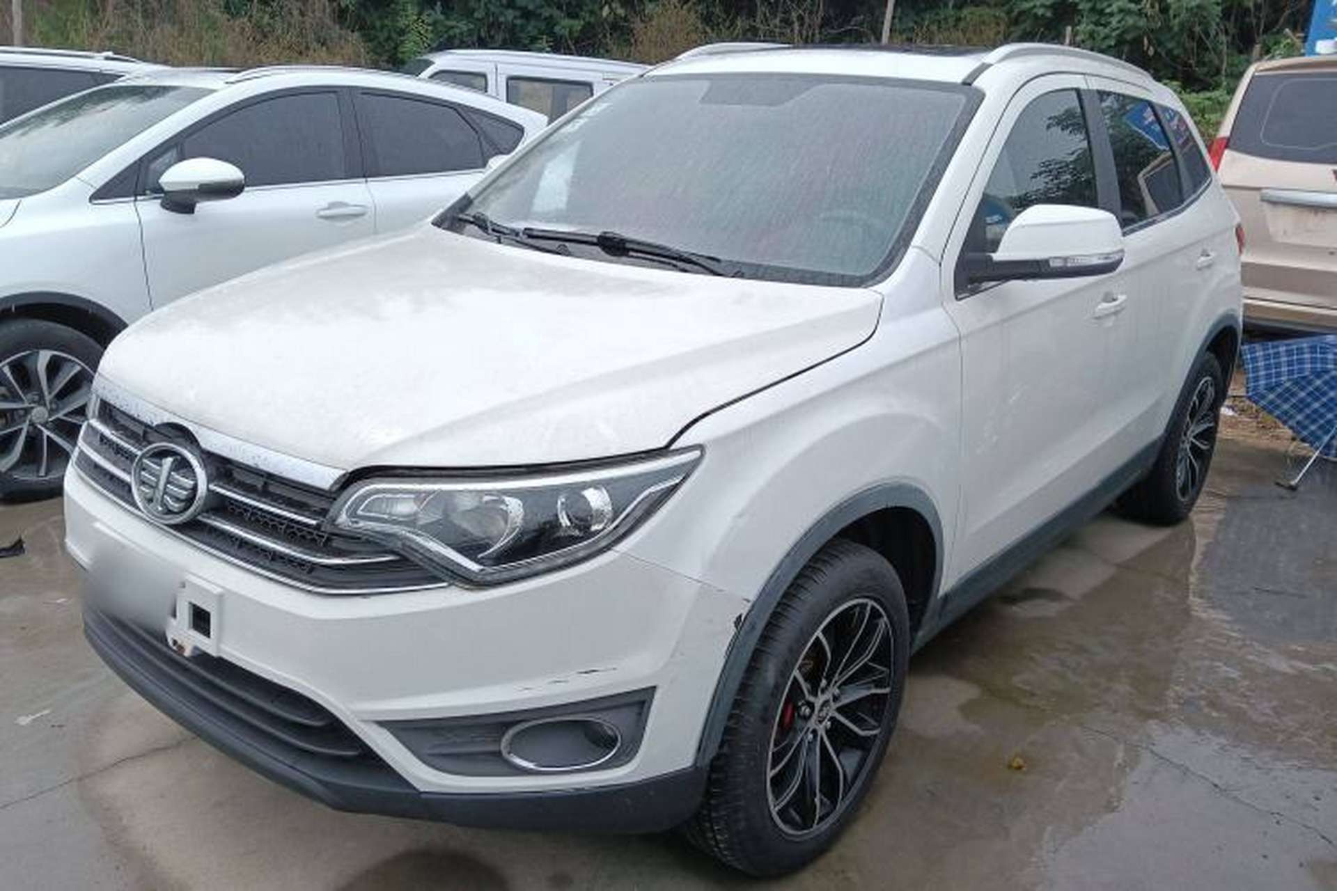 Used FAW Senya R7 2017 1.6L Manual Luxury Model Front Left 45 Deg