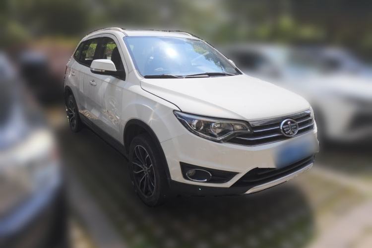Used FAW Senya R7 2017 1.6L Manual Luxury Model Front Right 45 Deg