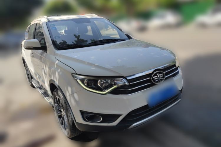 Used FAW Senya R7 2017 1.6L Manual Luxury Model Front Right 45 Deg