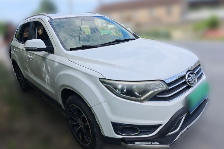 Used FAW Senya R7 2017 1.6L Manual Comfort Model Front Right 45 Deg