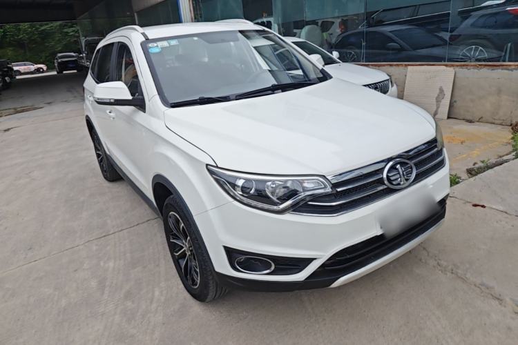 Used FAW Senya R7 2017 1.6L Manual Comfort Model Front Right 45 Deg