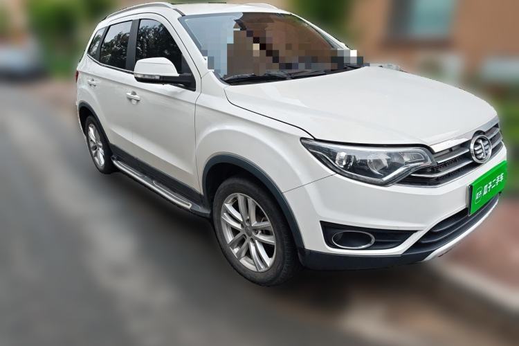 Used FAW Senya R7 2017 1.6L Manual Fashion Model Front Right 45 Deg
