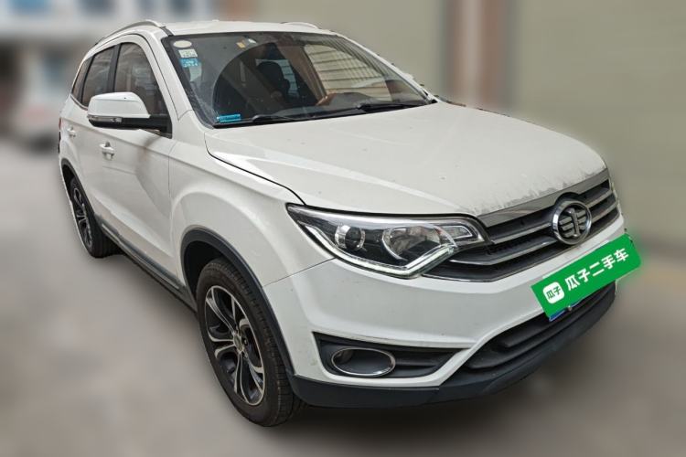 Used FAW Senya R7 2017 Revised Version 1.6L Automatic Luxury Edition Front Right 45 Deg