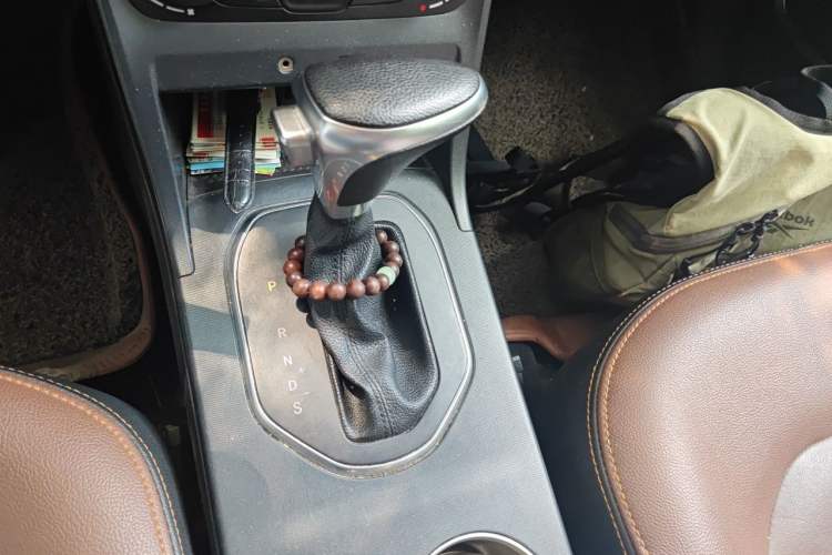 Used FAW Senya R7 2017 Smart Connected Version 1.6L Automatic Enjoyment Model Gear Lever