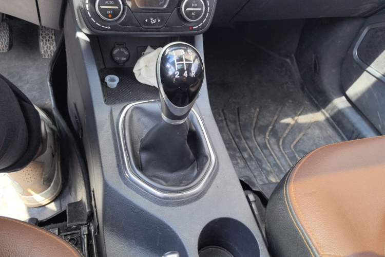 Used FAW Senya R7 2017 1.6L Manual Luxury Model Gear Lever