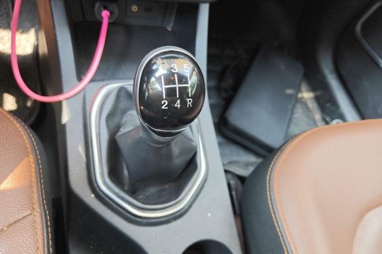 Used FAW Senya R7 2017 1.6L Manual Luxury Model Gear Lever