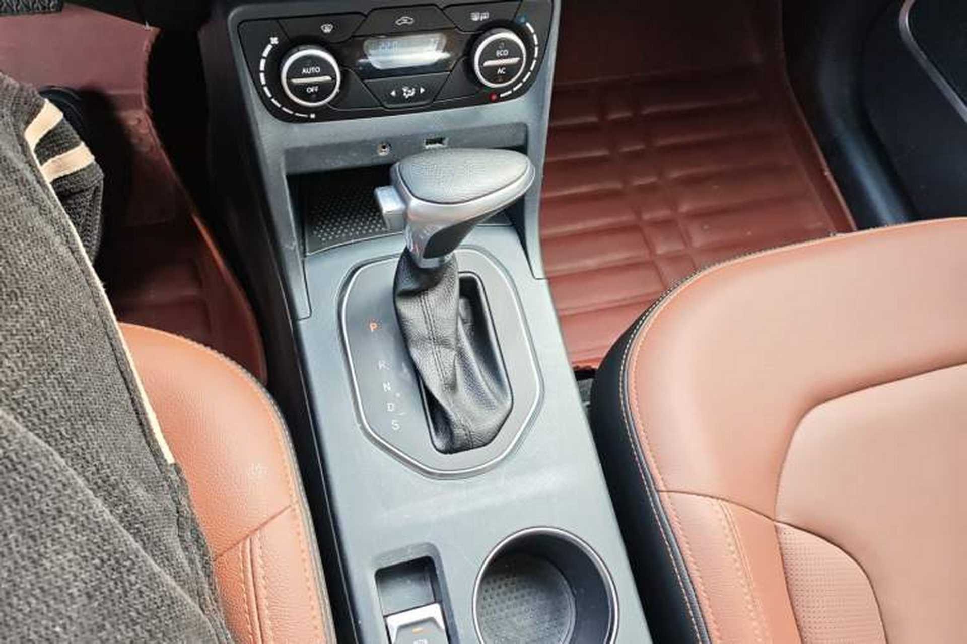 Used FAW Senya R7 2017 1.6L Automatic Smart Version Gear Lever