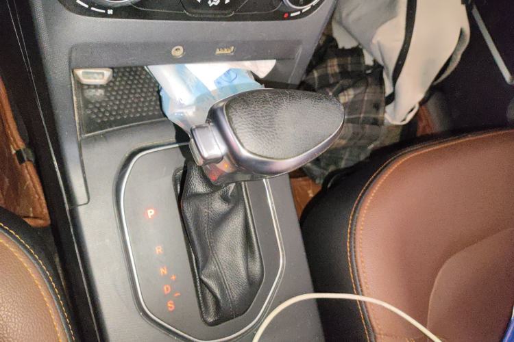 Used FAW Senya R7 2017 1.6L Automatic Smart Version Gear Lever