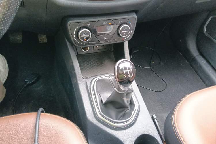 Used FAW Senya R7 2017 1.6L Manual Luxury Model Gear Lever