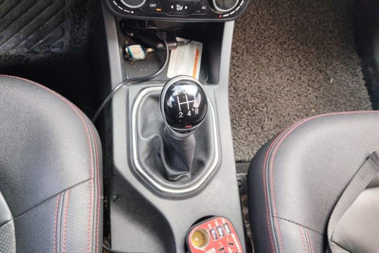 Used FAW Senya R7 2017 1.6L Manual Luxury Model Gear Lever