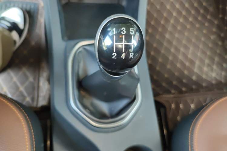 Used FAW Senya R7 2017 1.6L Manual Luxury Model Gear Lever