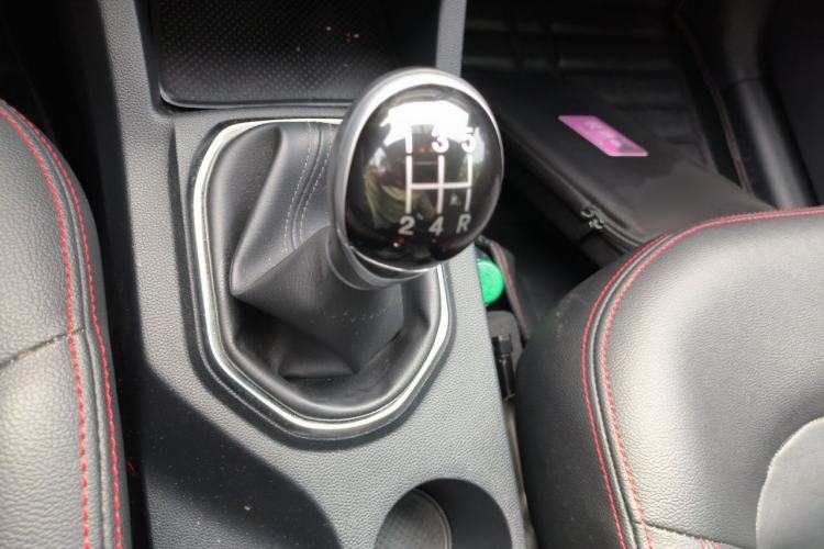 Used FAW Senya R7 2017 1.6L Manual Luxury Model Gear Lever