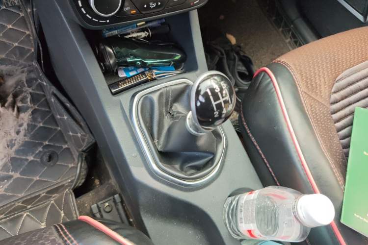 Used FAW Senya R7 2017 1.6L Manual Comfort Model Gear Lever